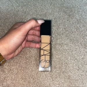 NARS NATURAL RADIANT LONGWEAR FOUNDATION